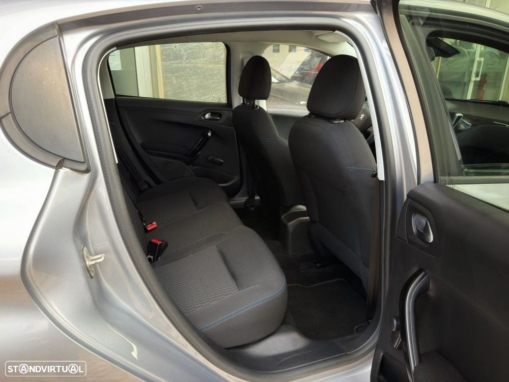 Peugeot 208 1.2 PureTech Signature - 18