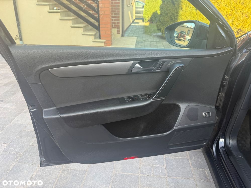 Volkswagen Passat - 33