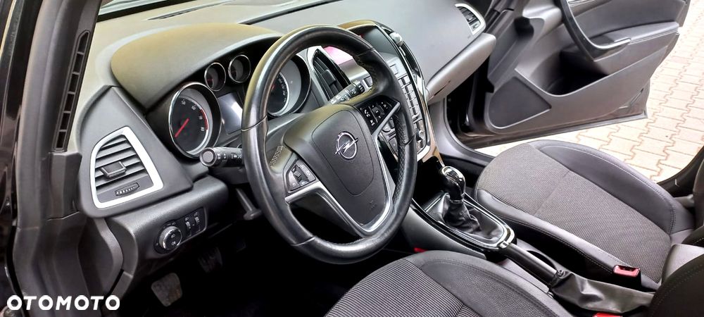 Opel Astra 1.4 Turbo Exklusiv - 6