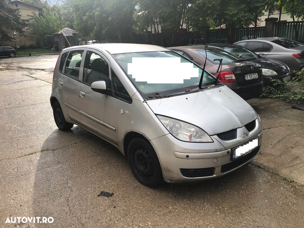 Dezmembrez Mitsubishi Colt 4 usi gri argintiu benzina cutie automata 2006