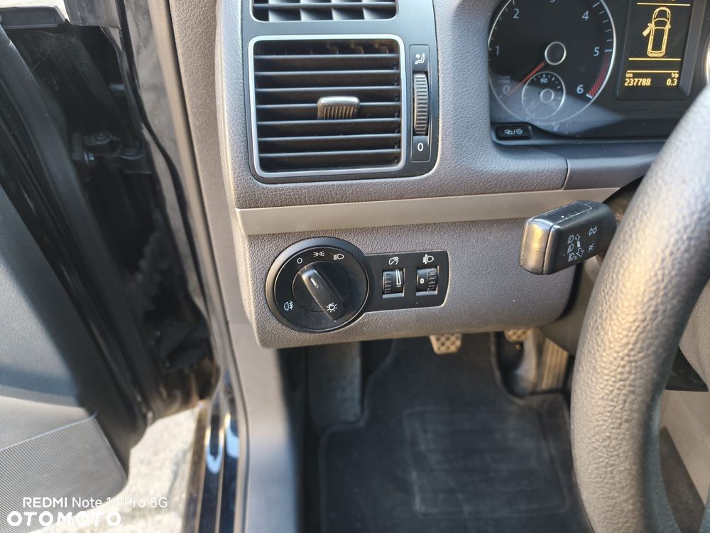 Volkswagen Touran 1.6 TDI DPF BlueMotion Technology Comfortline - 12