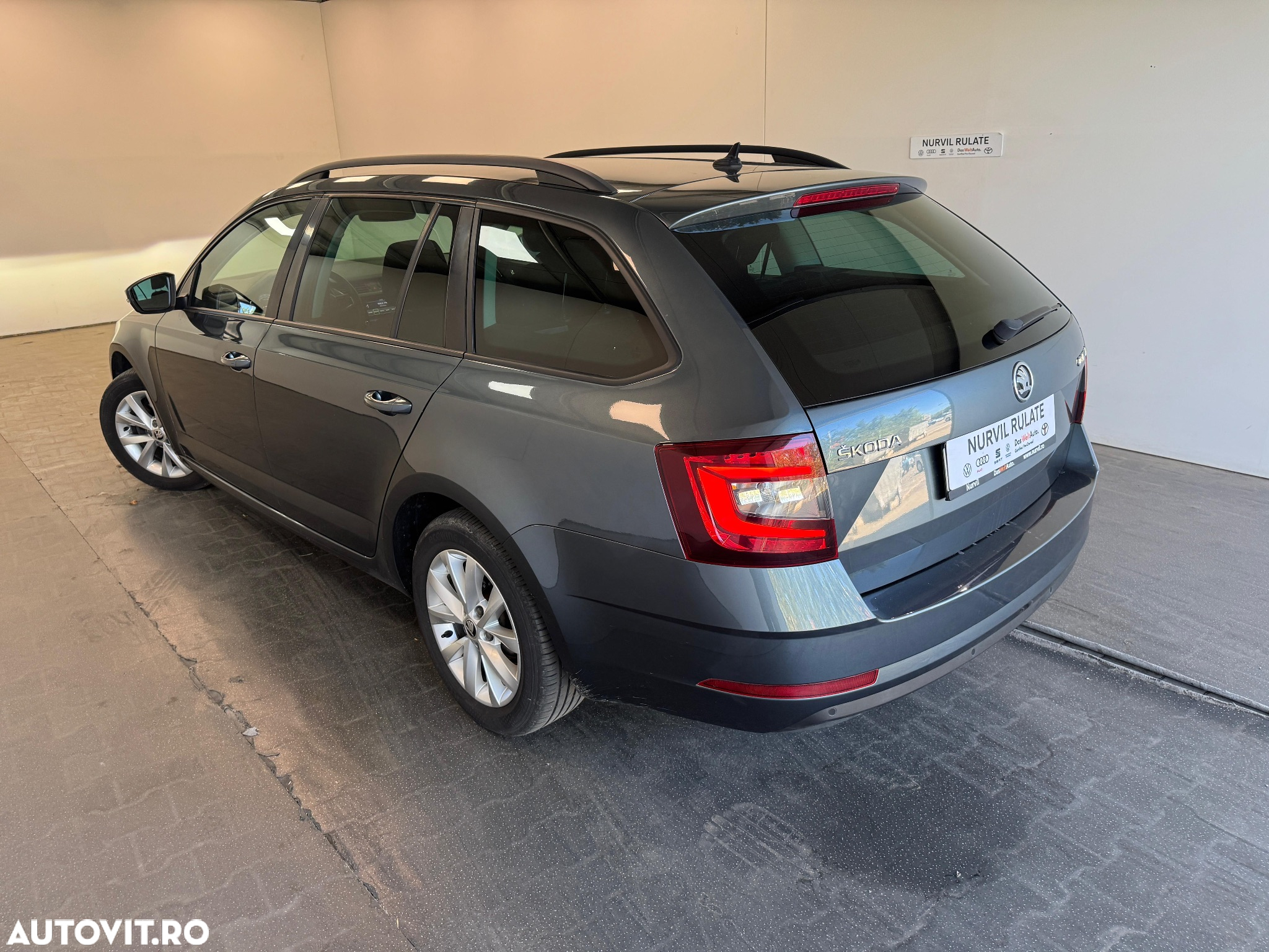 Skoda Octavia Combi Diesel 2.0 TDI DSG Style - 8