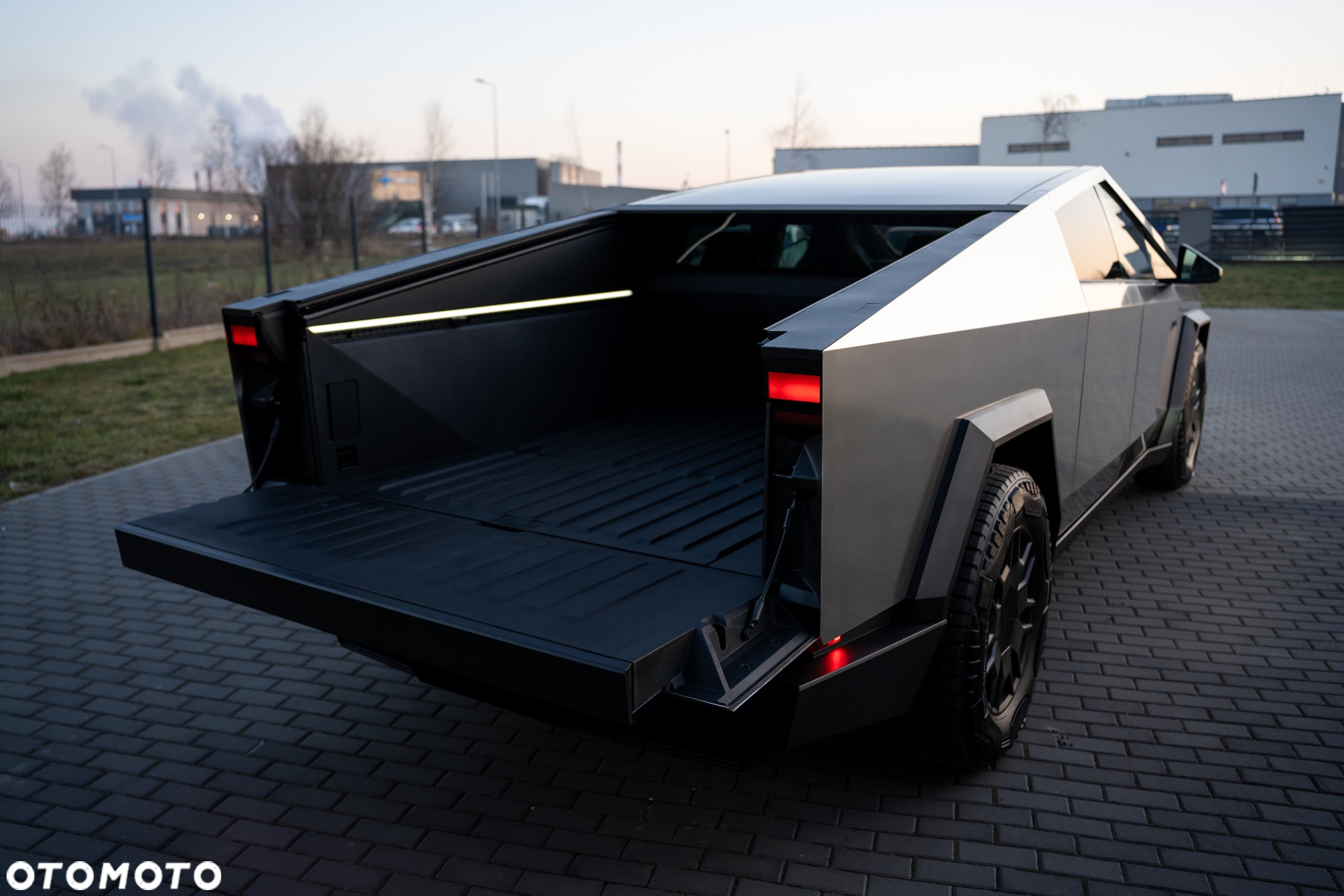 Tesla Cybertruck - 14