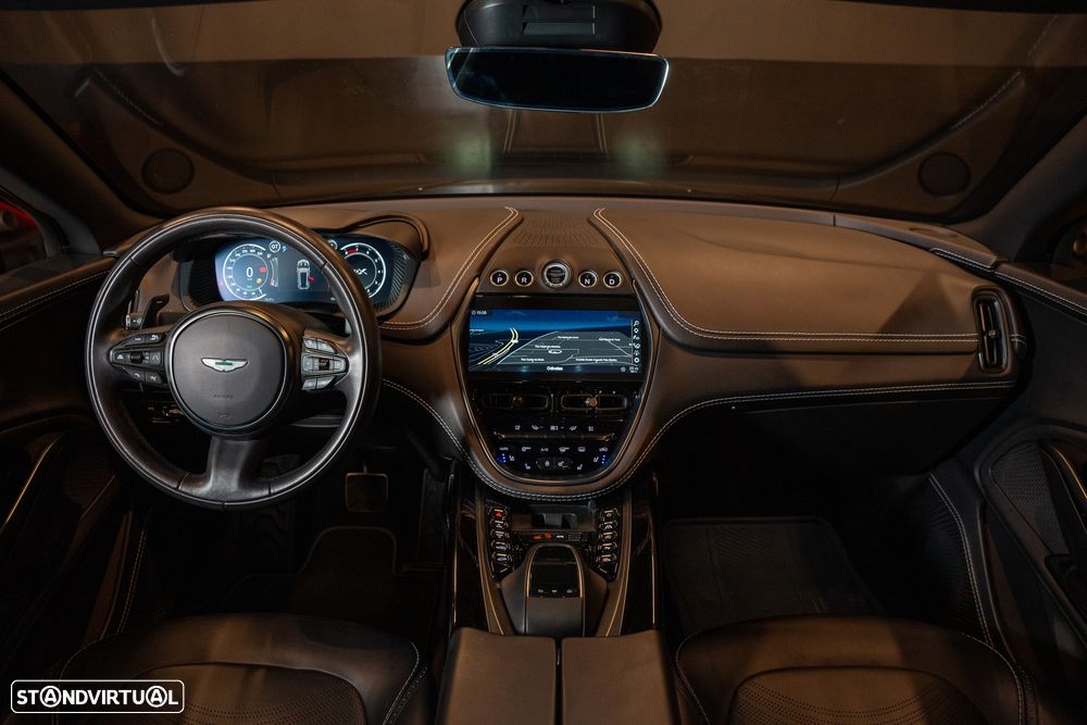 Aston Martin DBX - 20