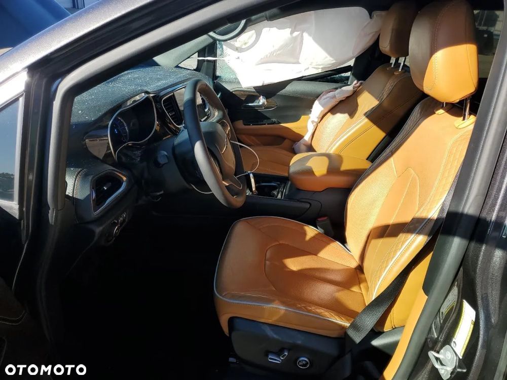 Chrysler Pacifica - 5