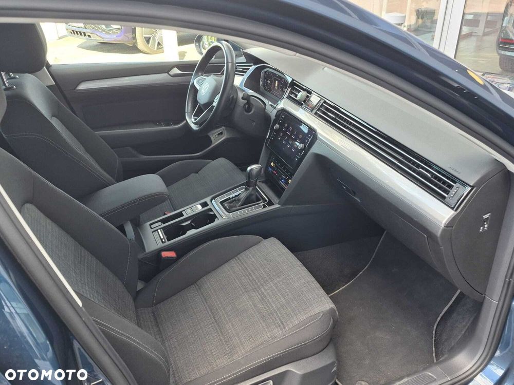 Volkswagen Passat - 13