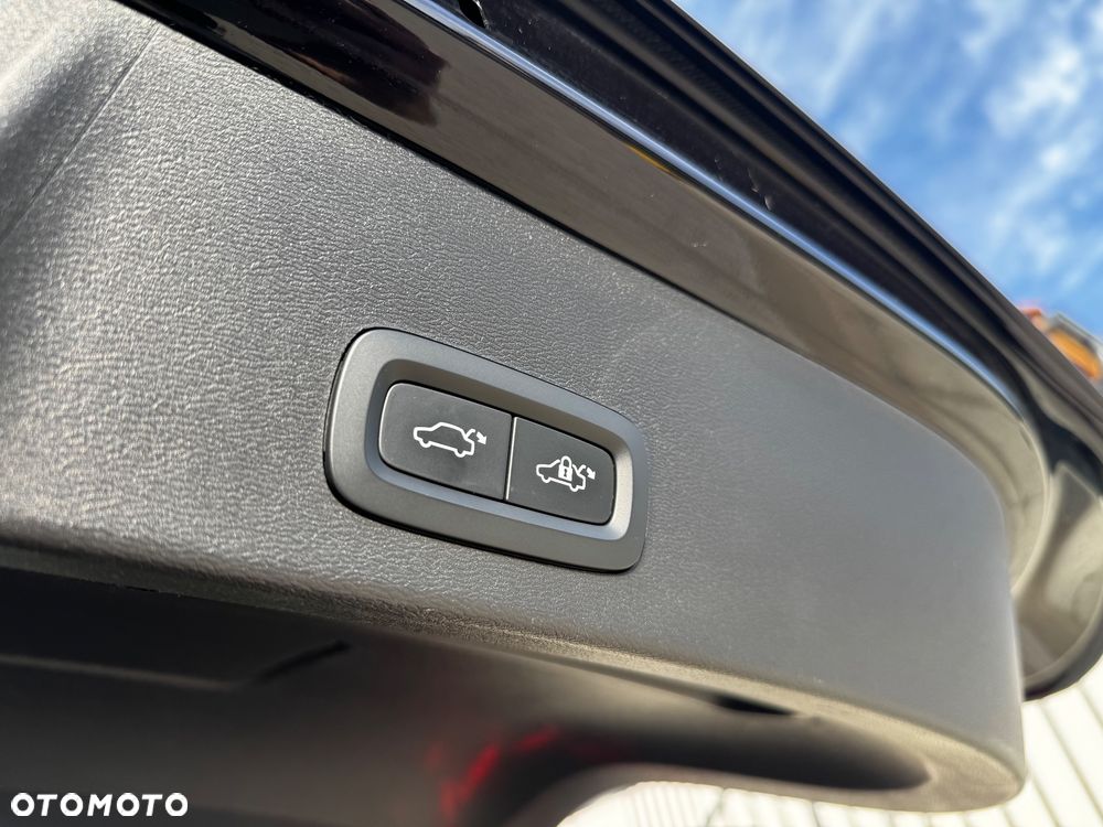 Volvo XC 40 B3 Plus Bright - 33