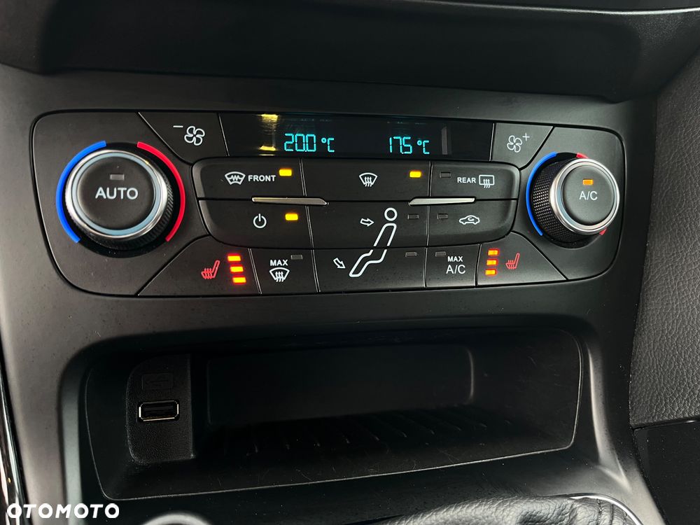 Ford Focus 1.5 EcoBlue Start-Stopp-System TITANIUM DESIGN - 19