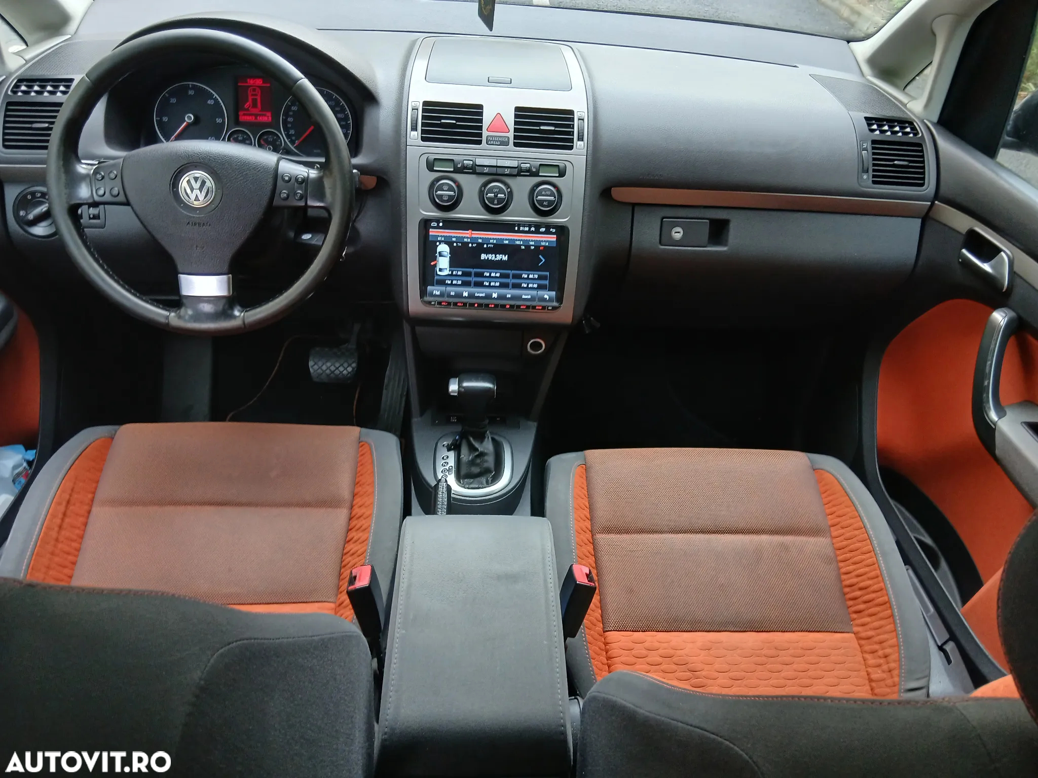 Volkswagen Touran 2.0 TDI DPF DSG Cross - 6