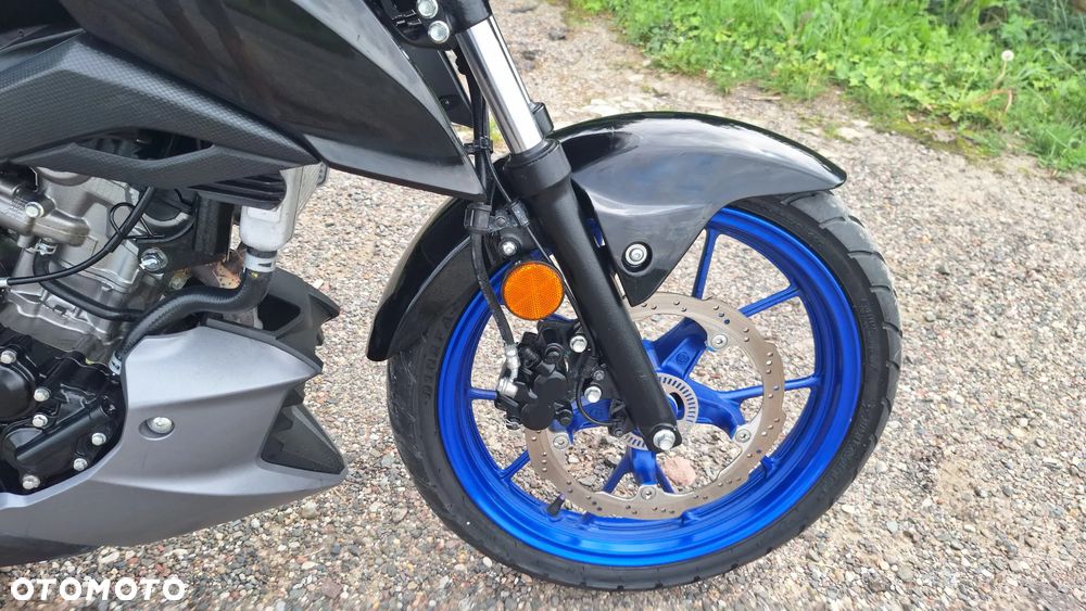 Suzuki GSX - 6