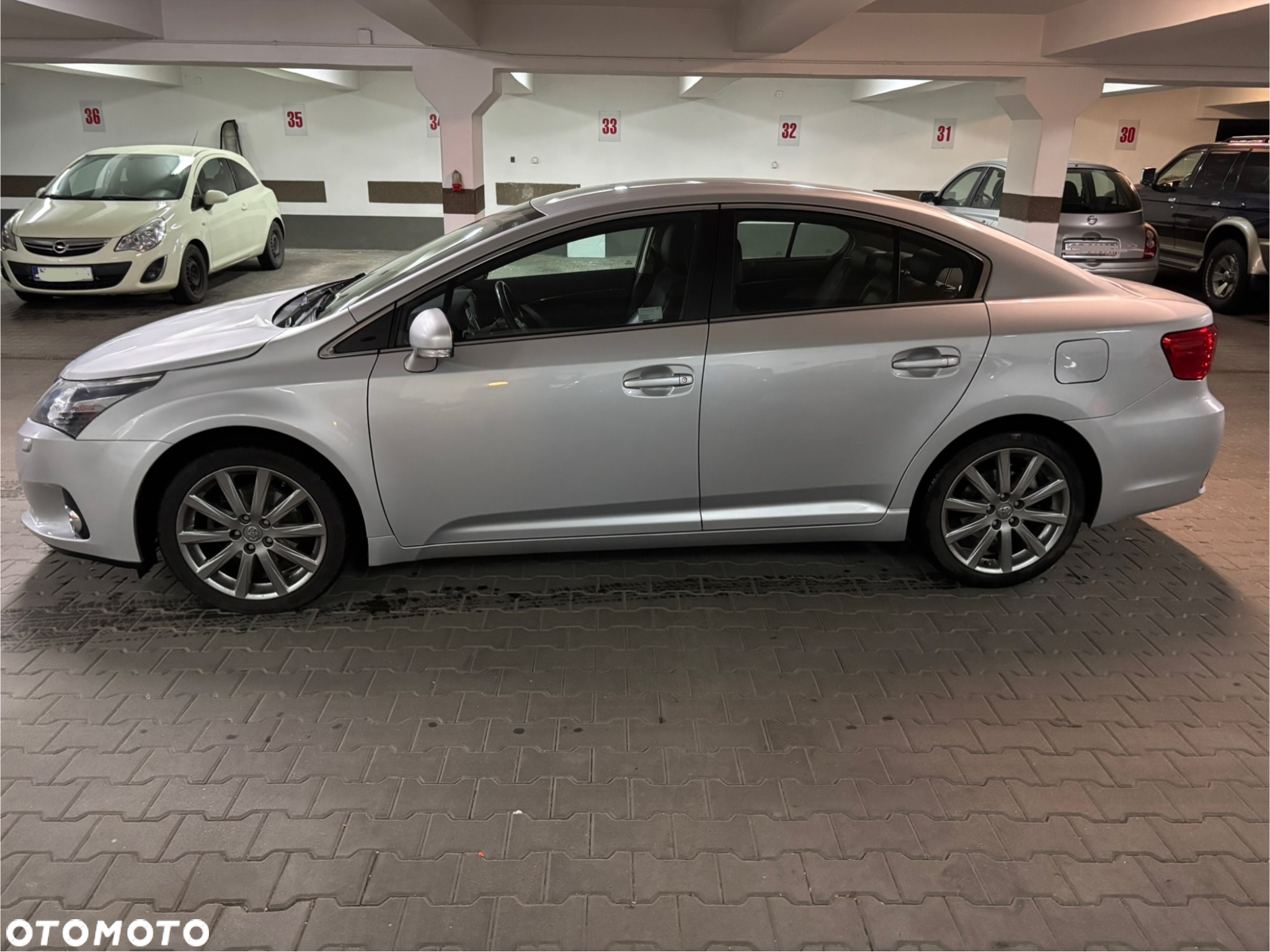 Toyota Avensis 1.8 Sol NAVI MS - 4