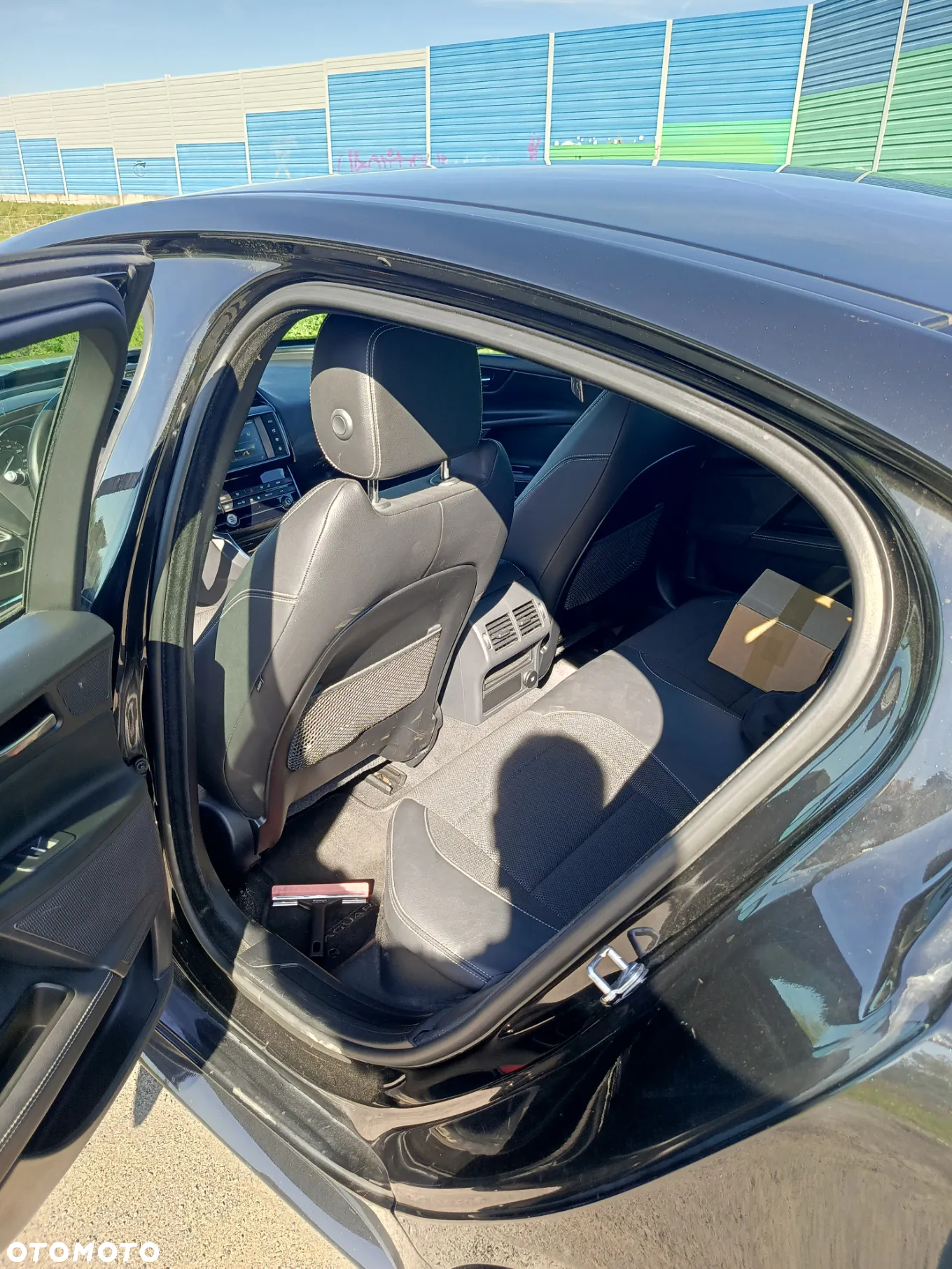 Jaguar XE 2.0 D R-Sport - 32