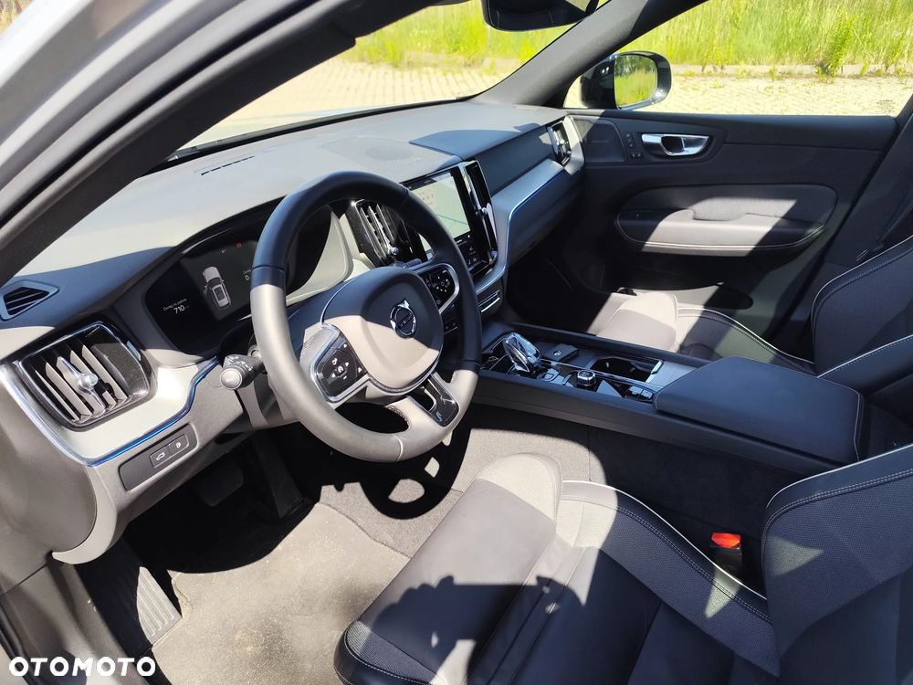 Volvo XC 60 T6 Plug-In Hybrid AWD Plus Black Edition - 11