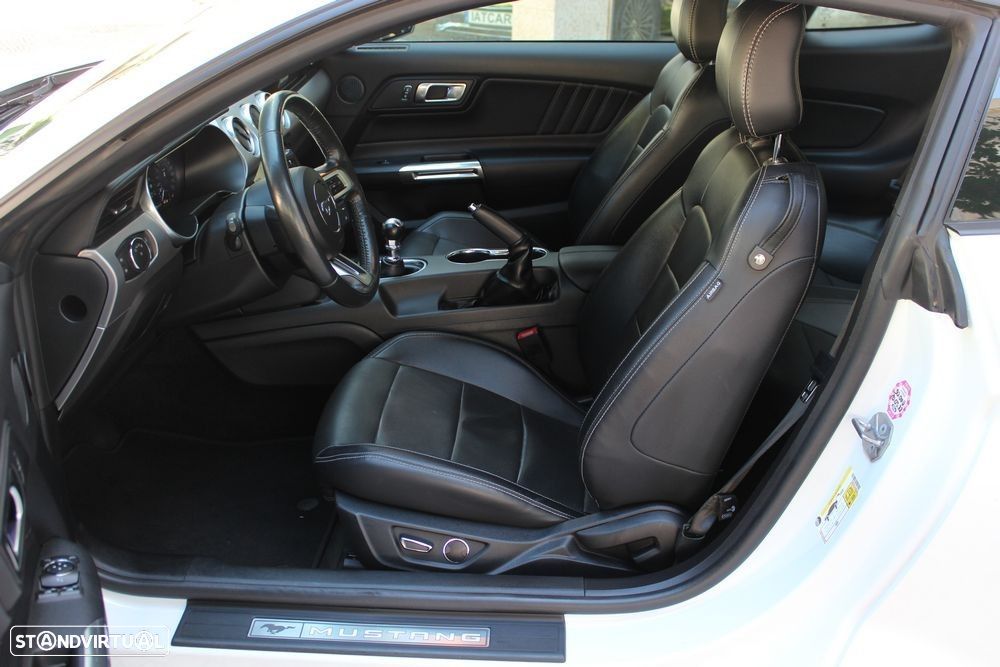 Ford Mustang 2.3i EcoBoost - 13
