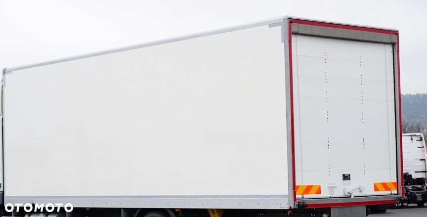 DAF ZABUDOWA / KONTENER / ROLETA / DŁ. 7,7 M - 2