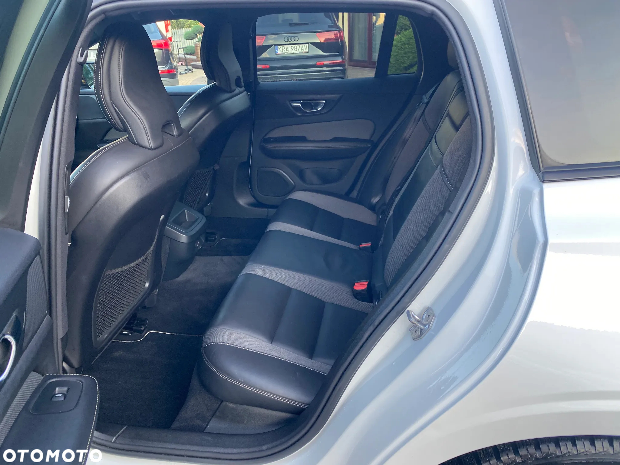 Volvo V60 D3 R-Design - 9