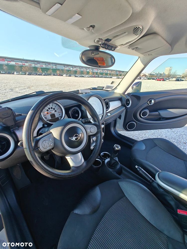 MINI Cooper Standard - 24