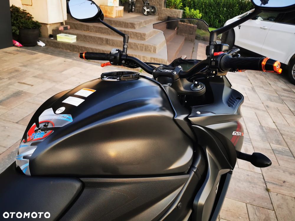 Suzuki GSX - 21