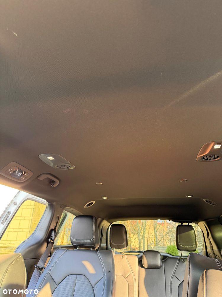 Chrysler Pacifica - 12