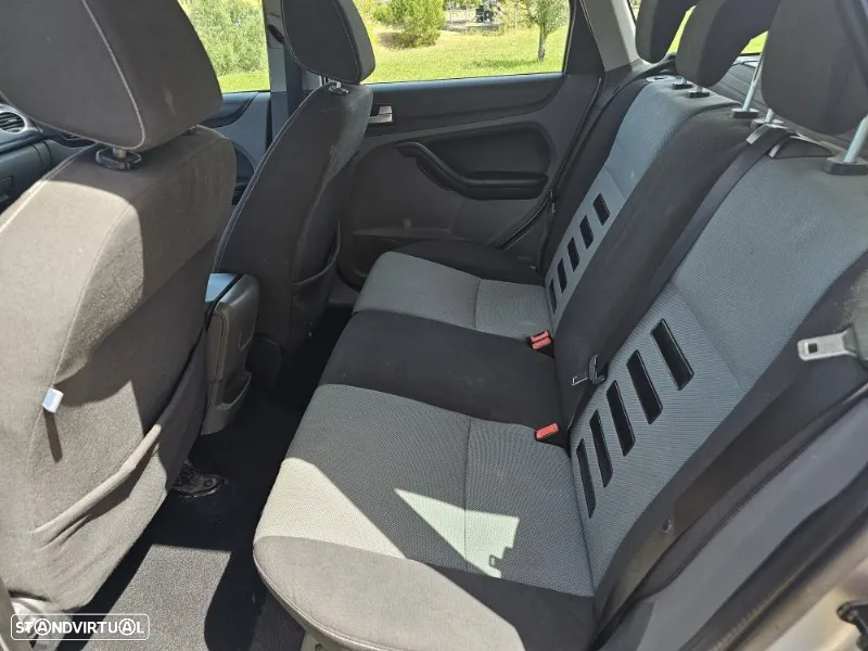 Ford Focus SW 1.6 TDCi Ghia - 16