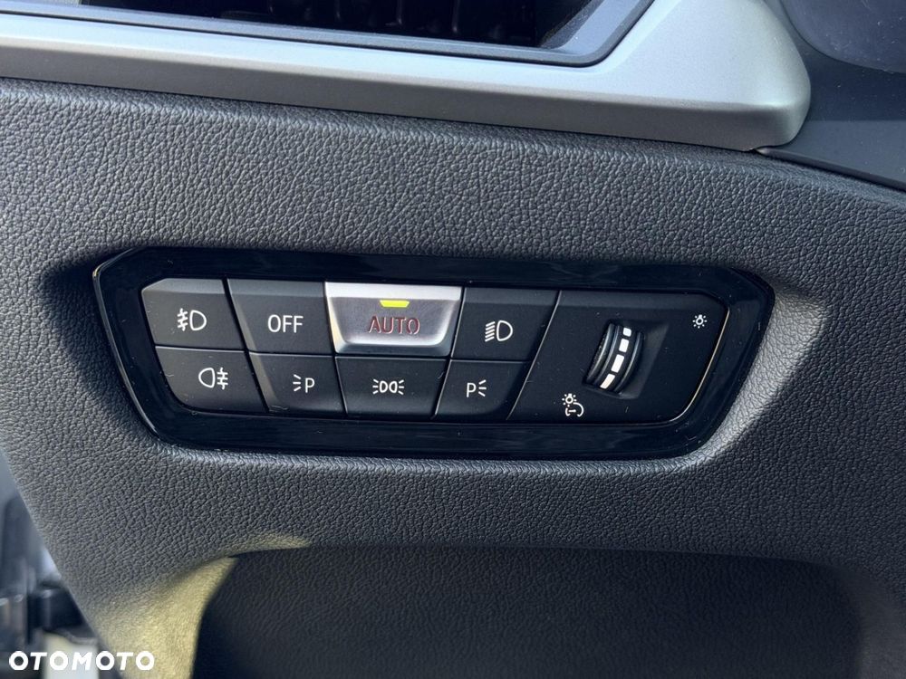 BMW Seria 3 320d xDrive - 21