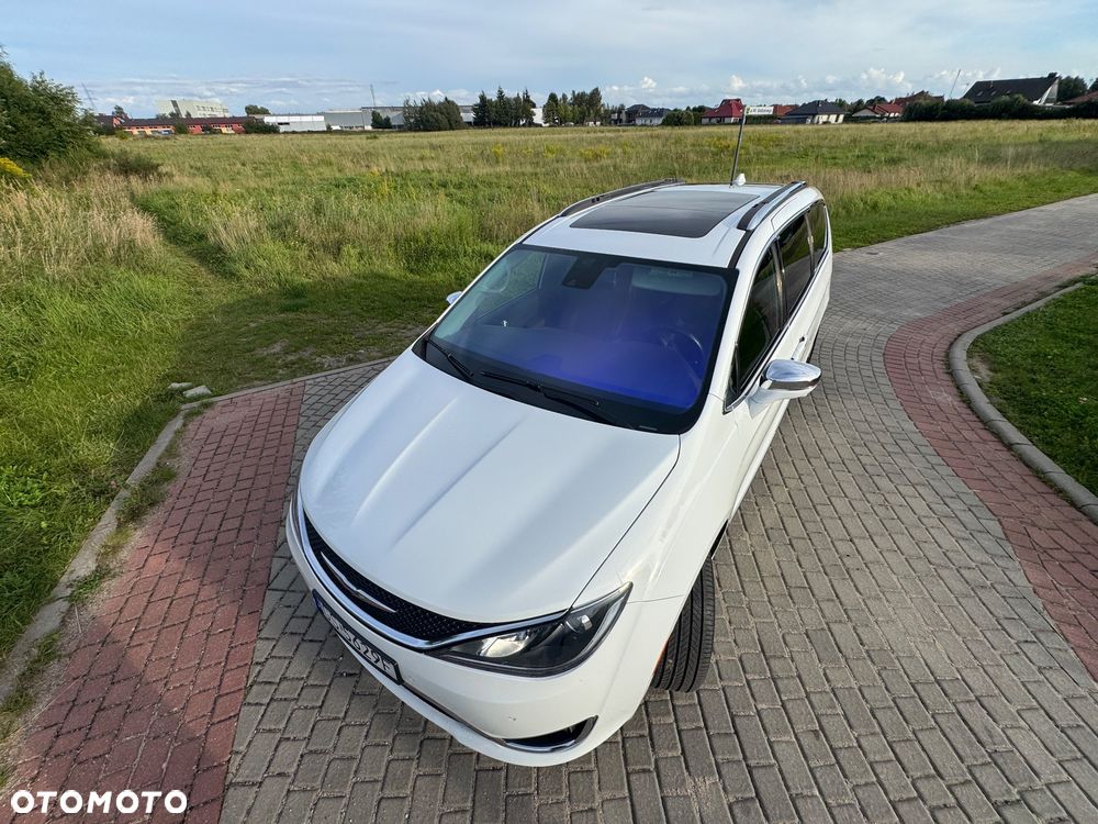 Chrysler Pacifica - 16
