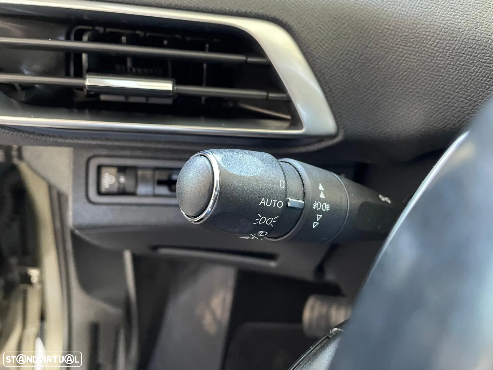 Peugeot 5008 1.6 BlueHDi Allure EAT6 - 19