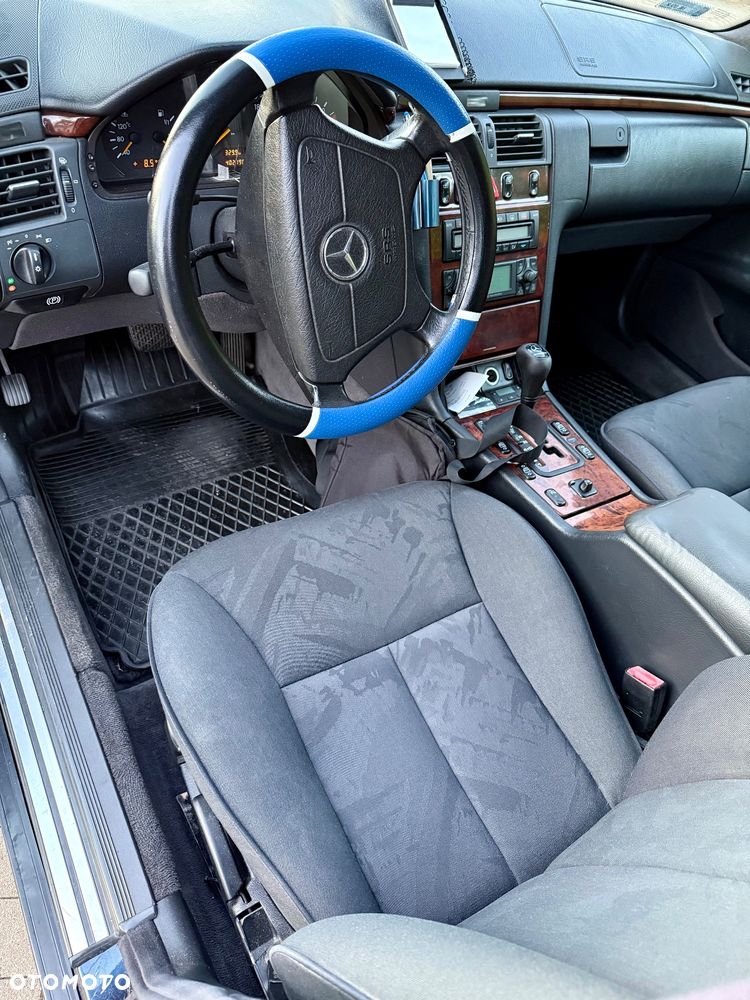 Mercedes-Benz Klasa E - 15