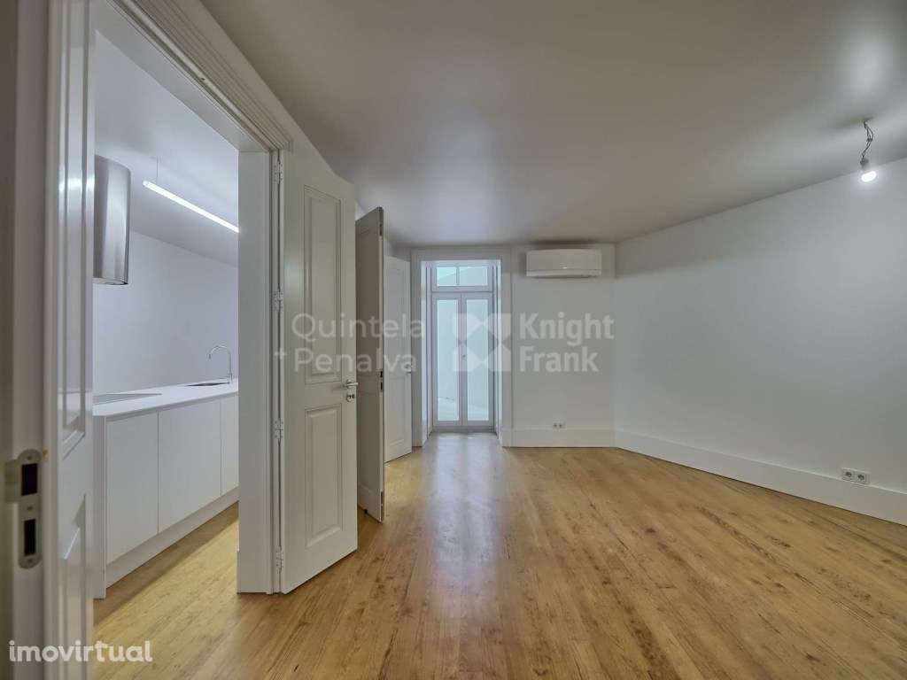 Apartamento T2+1 duplex com terraço, sem móveis em Lisboa - Grande imagem: 3/20