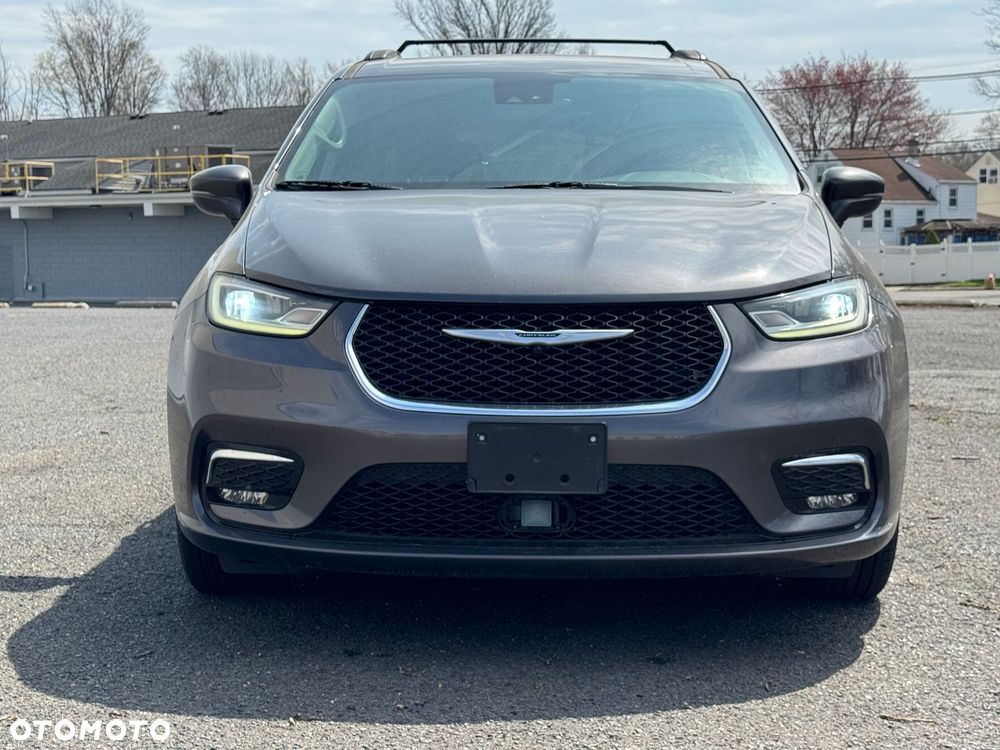 Chrysler Pacifica - 4