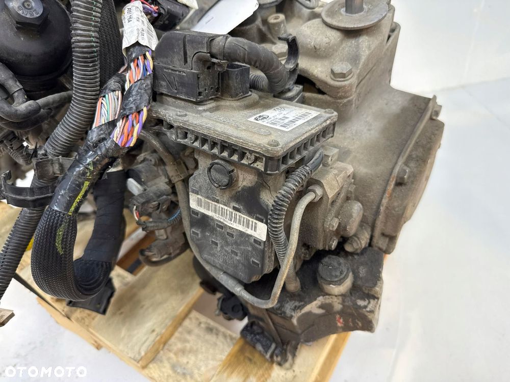 SILNIK 9HR 9H05 Citroen C4 II DS3 DS4 DS5 C5 Berlingo III 1.6 HDI eHDI - 10