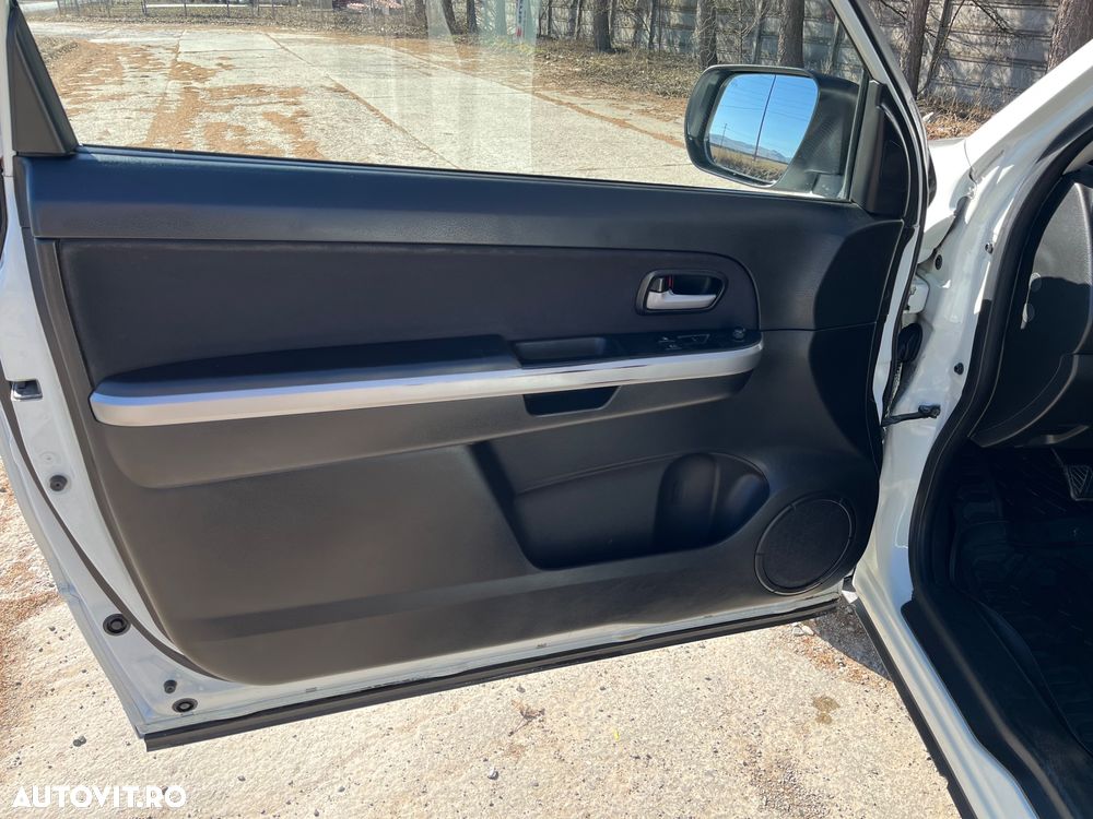 Suzuki Grand Vitara 2.4 Club - 10