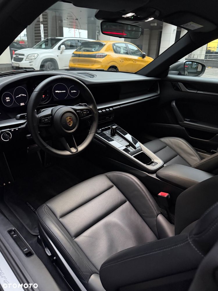 Porsche 911 Carrera - 3