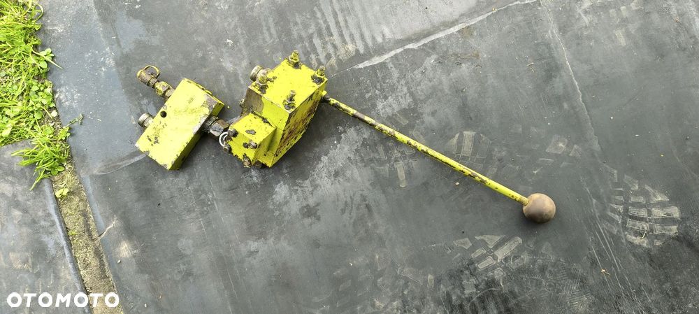 CLAAS Mercator 75 rozdzielacz hydrauliczny oleju - 1