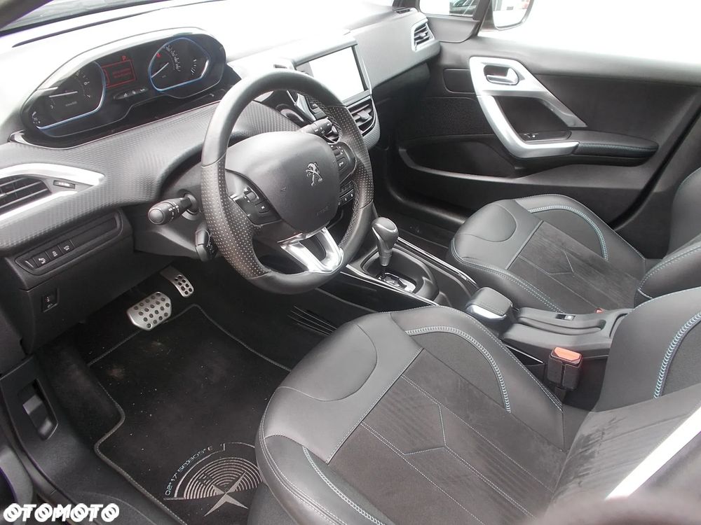 Peugeot 2008 1.2 PureTech Active S&S EAT8 - 11