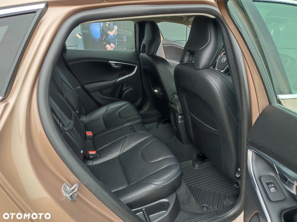 Volvo V40 T2 Summum - 28