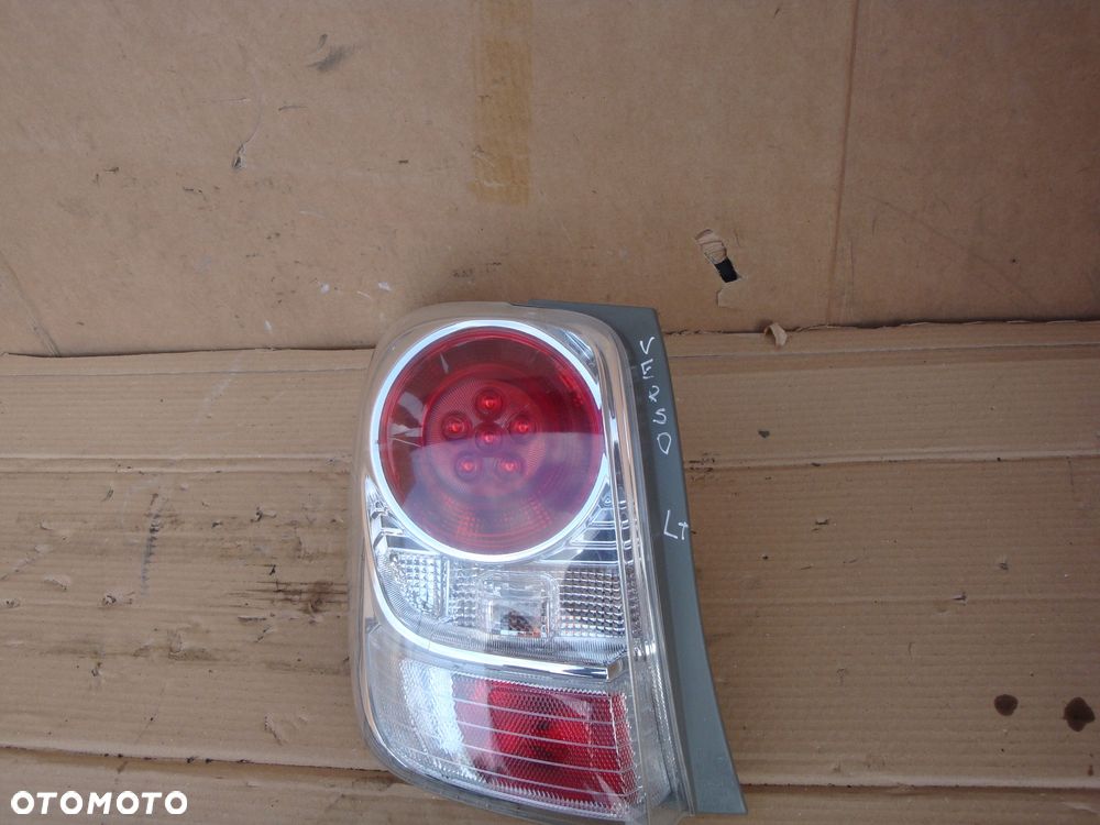 TOYOTA VERSO 13-18 lift lampa lewa tylna Europa - 1