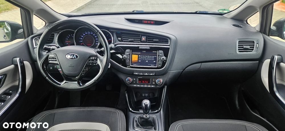 Kia Ceed 1.6 CRDi 136 ISG UEFA EURO 2016 - 8