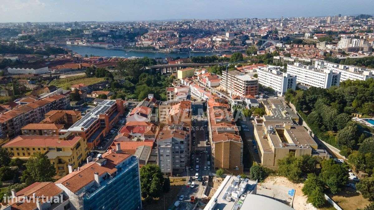 T2+1 no centro da Cidade de Gaia com varanda e garagem - Grande imagem: 3/30