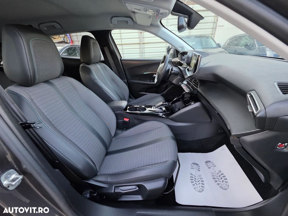 Peugeot 2008 PureTech 130 EAT8 GT - 17
