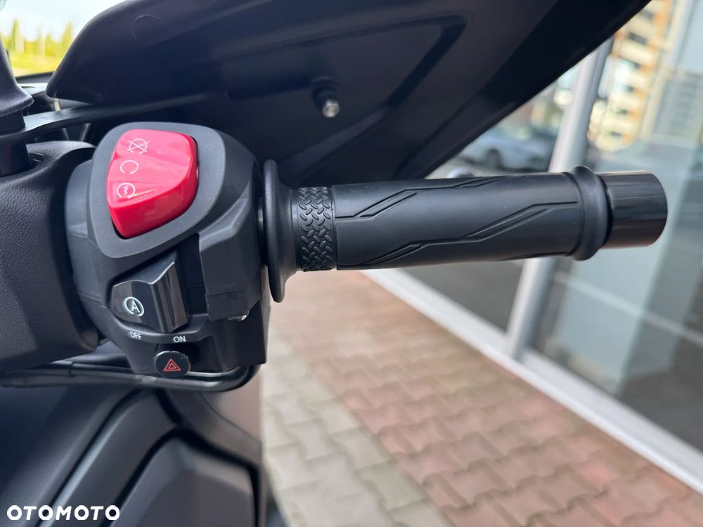 Yamaha X-max - 9