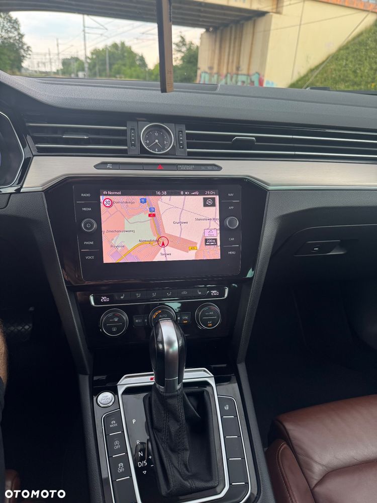 Volkswagen Passat - 12