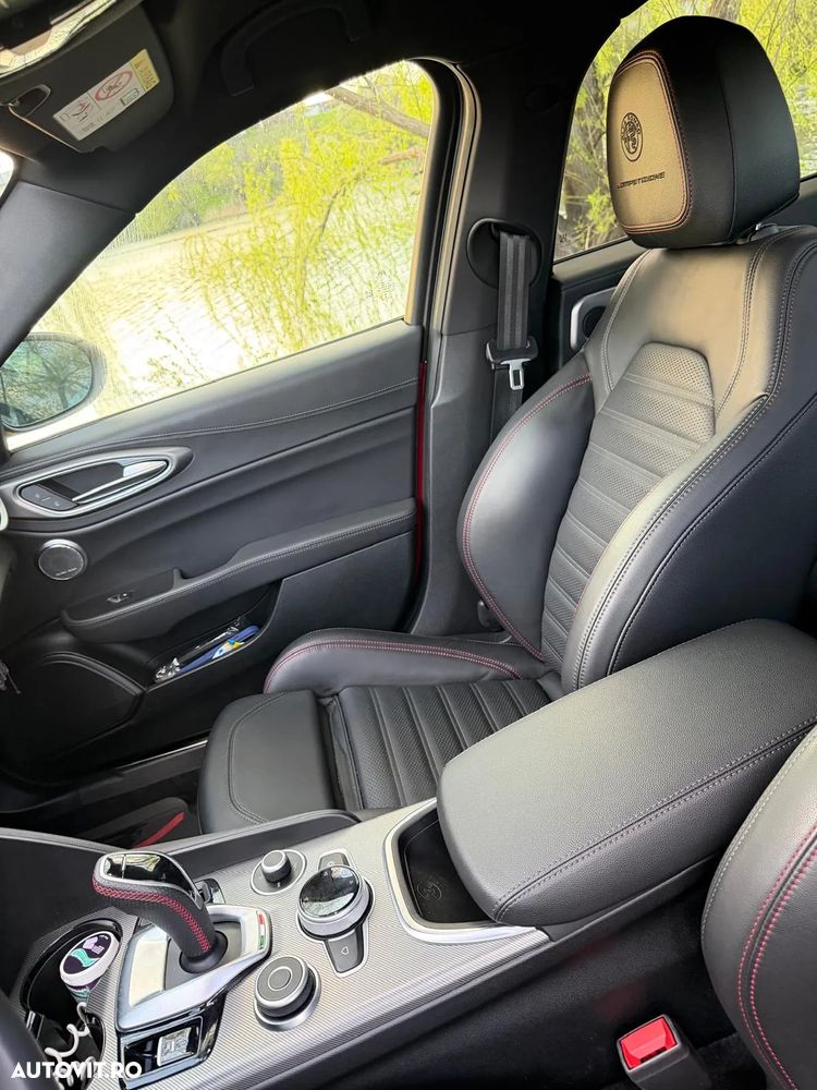 Alfa Romeo Giulia 2.0 Turbo 16V AT8-Q4 Competizione - 14
