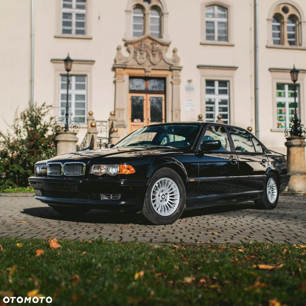 BMW Seria 7 750iL - 2