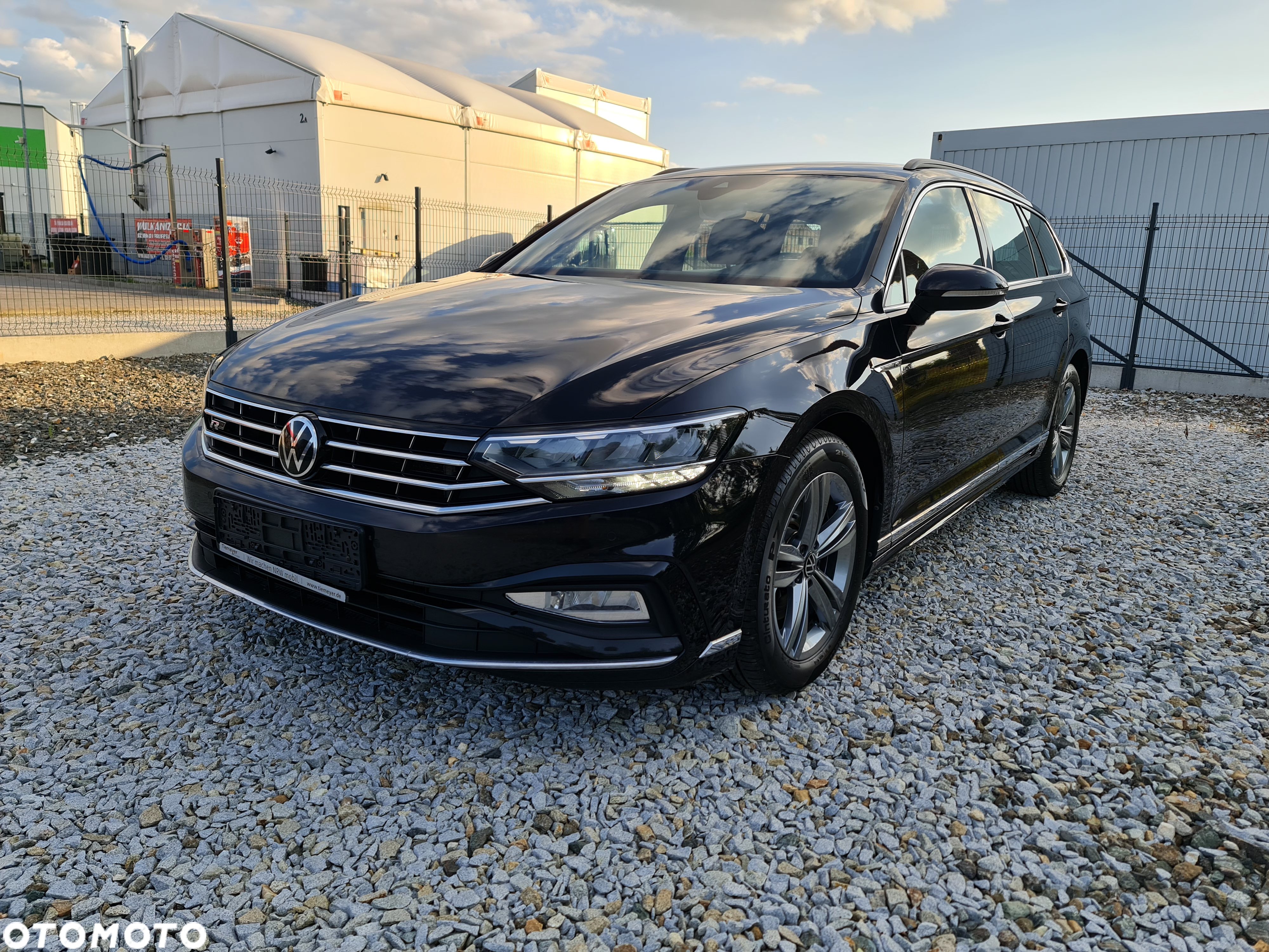 Volkswagen Passat Variant 2.0 TDI SCR DSG R-Line - 3