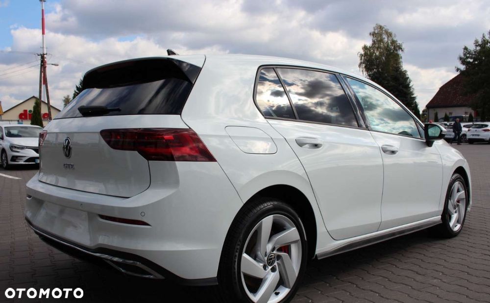 Volkswagen Golf - 8