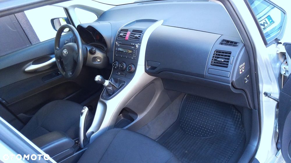 Toyota Auris 1.4 D-4D Terra - 9