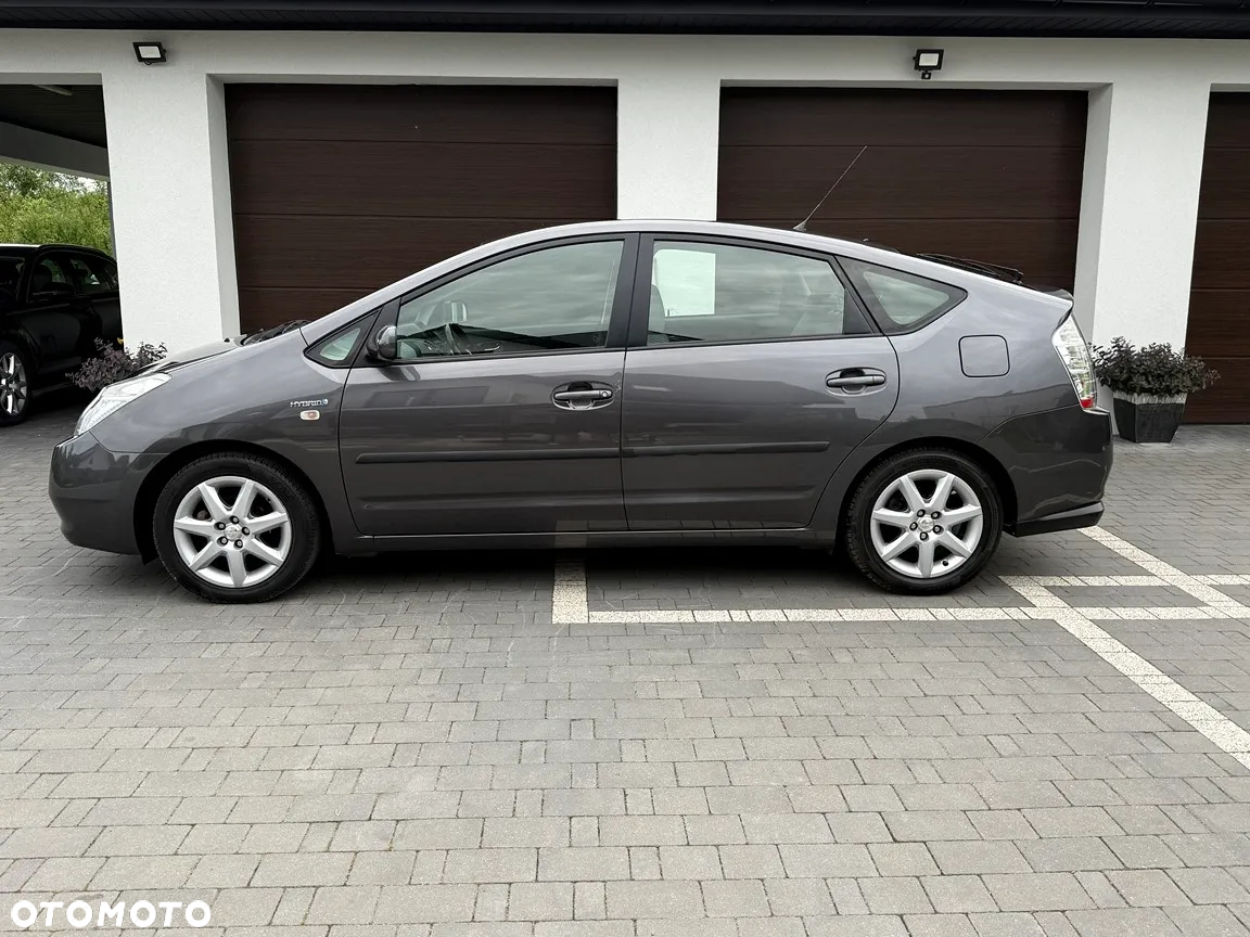 Toyota Prius (Hybrid) Sol - 3