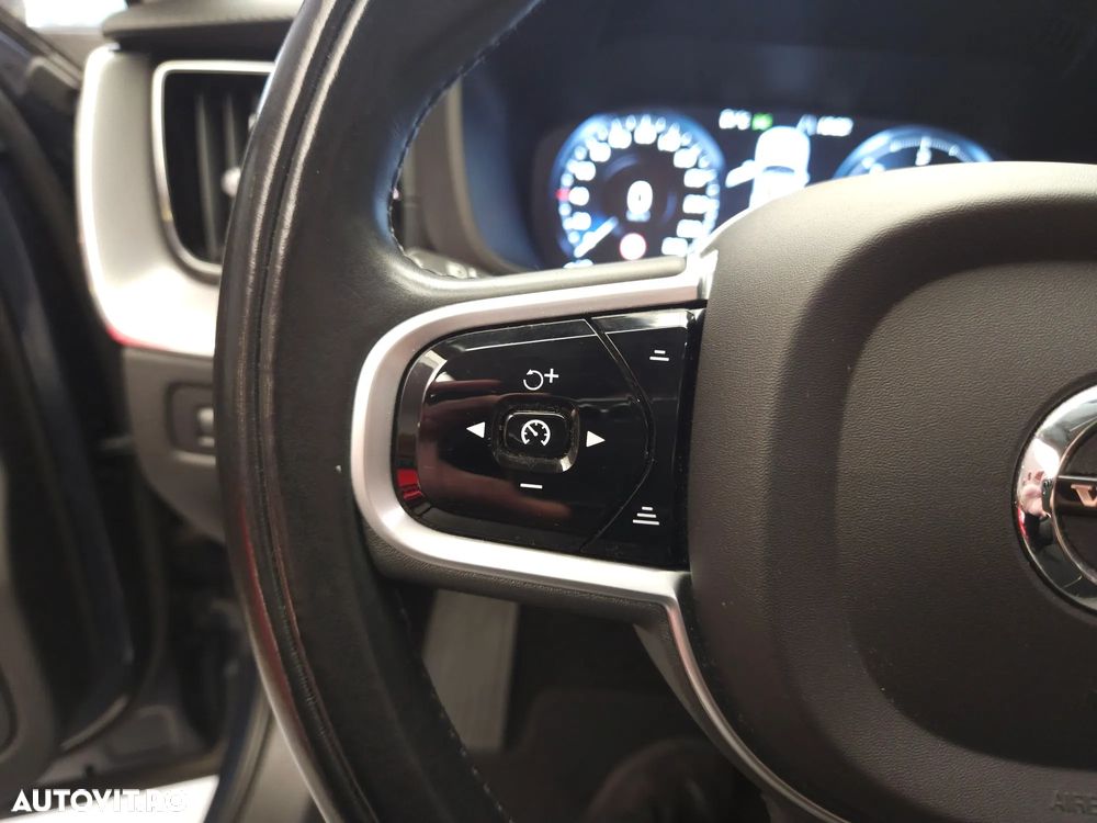 Volvo XC 60 B4 MHEV AT8 AWD Inscription - 25