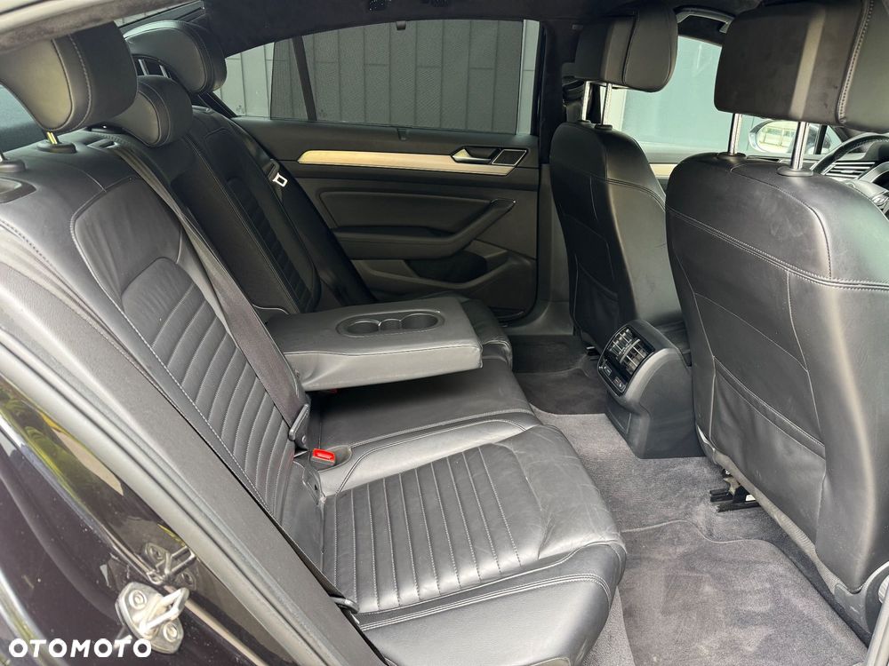 Volkswagen Passat 2.0 TDI SCR DSG Highline - 24